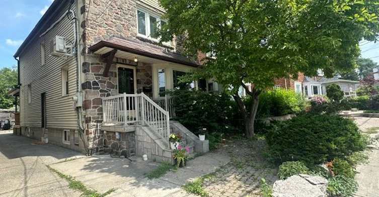 Lower-445 Donlands Avenue, Toronto, ON, M4J 3S4 - 2