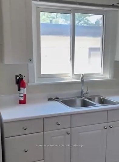 Upper-213 Kenilworth Avenue, Toronto, ON, M4L 3S7 - 10