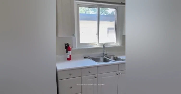 Upper-213 Kenilworth Avenue, Toronto, ON, M4L 3S7 - 10