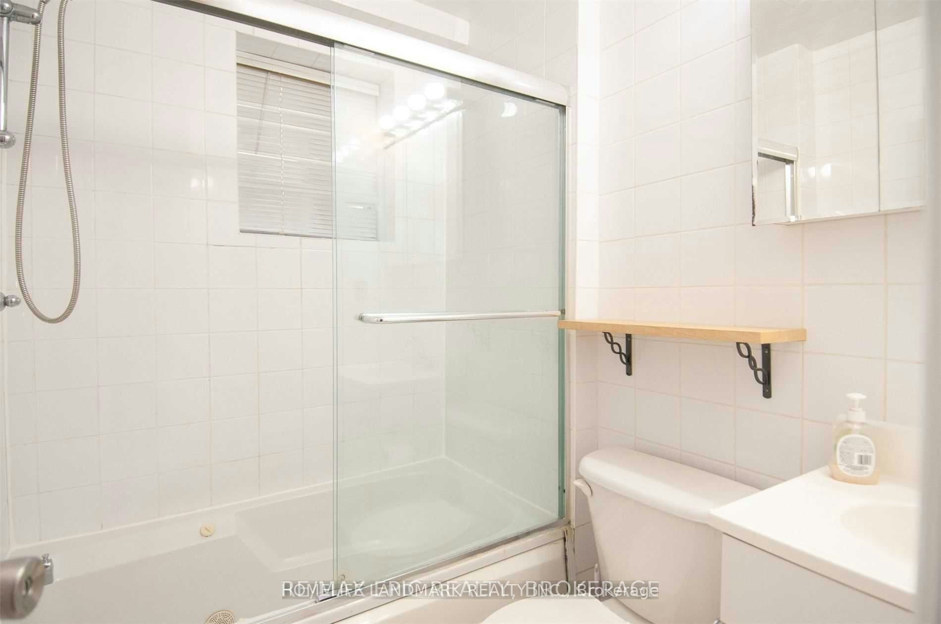 Upper-213 Kenilworth Avenue, Toronto, ON, M4L 3S7 - 16