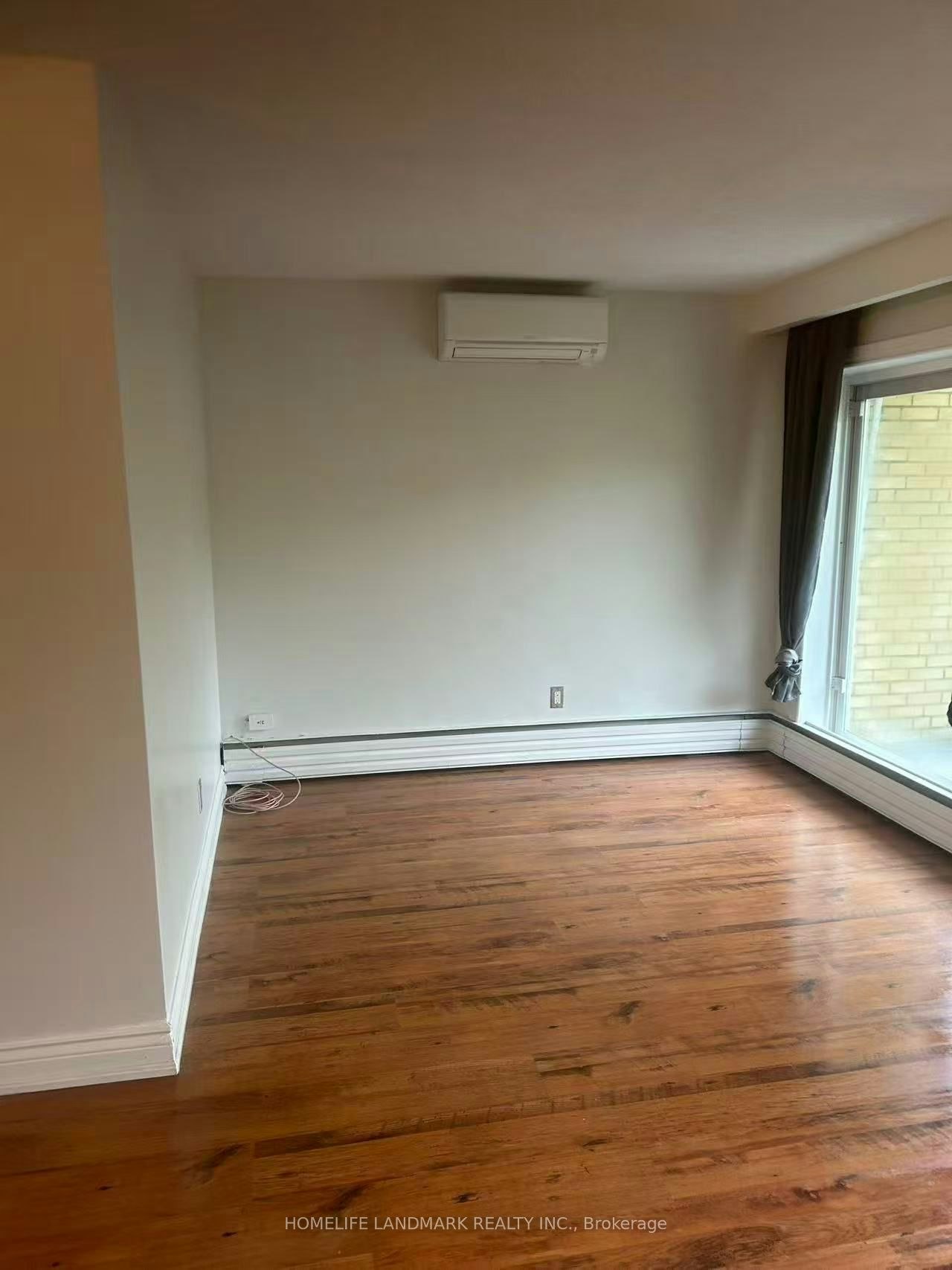 Upper-213 Kenilworth Avenue, Toronto, ON, M4L 3S7 - 7