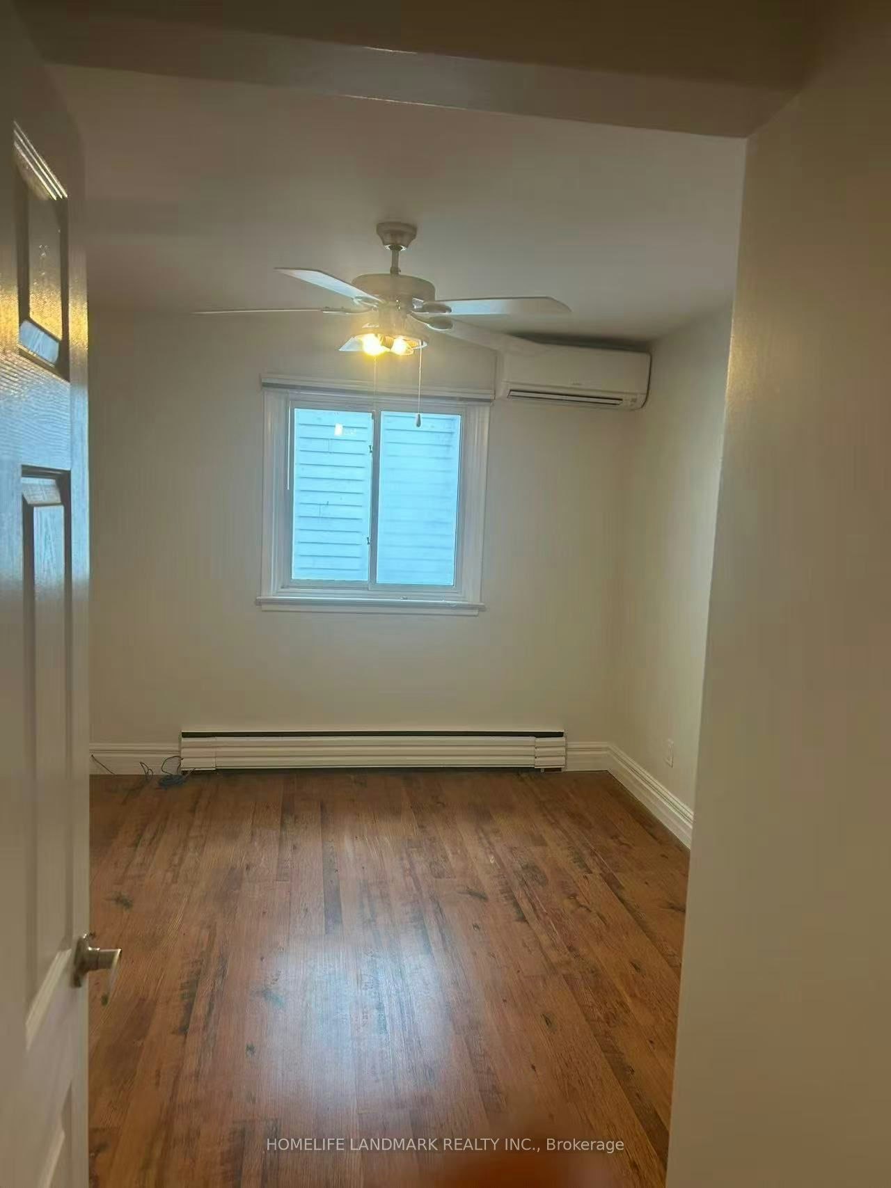 Upper-213 Kenilworth Avenue, Toronto, ON, M4L 3S7 - 5