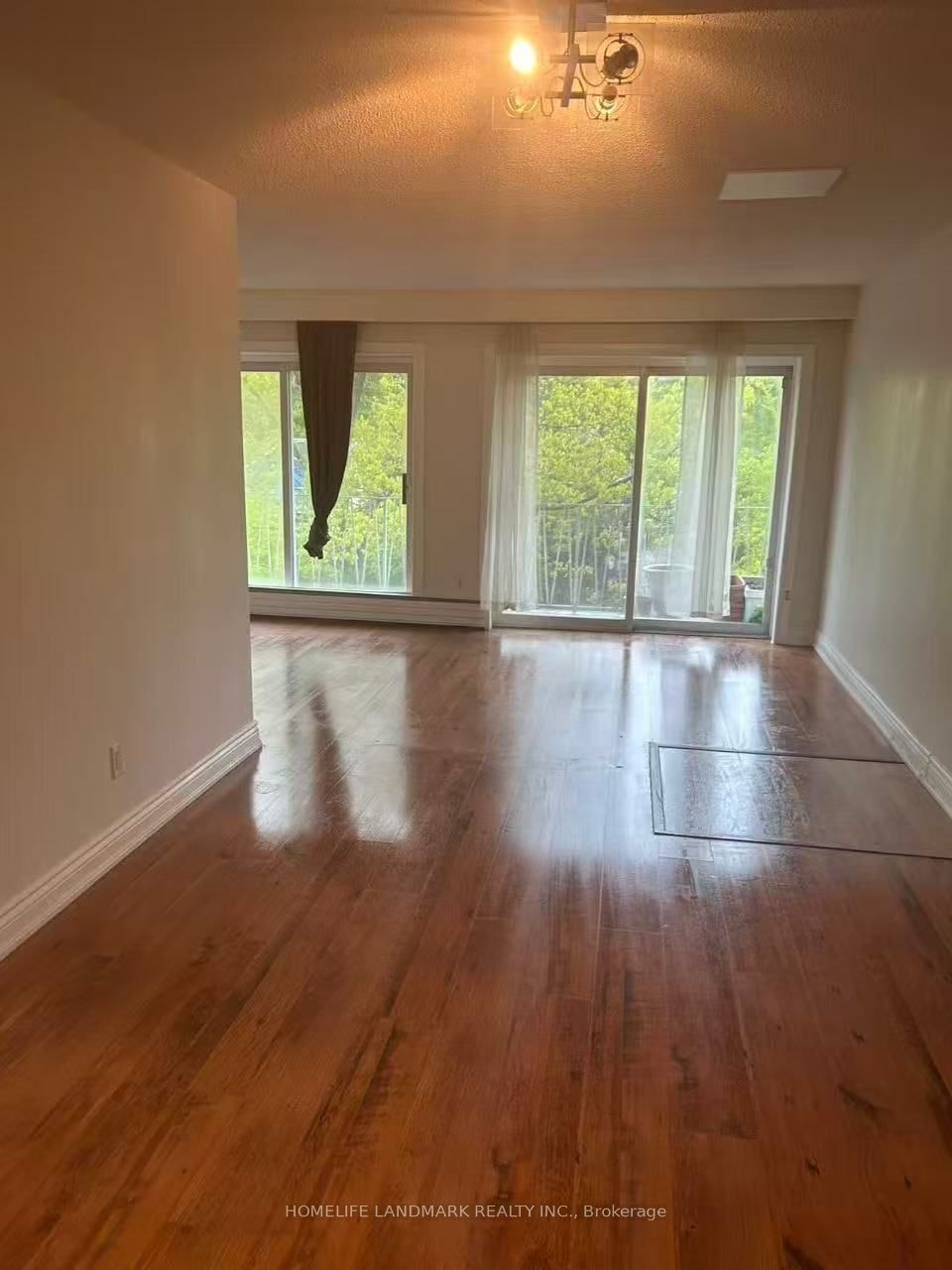 Upper-213 Kenilworth Avenue, Toronto, ON, M4L 3S7 - 2