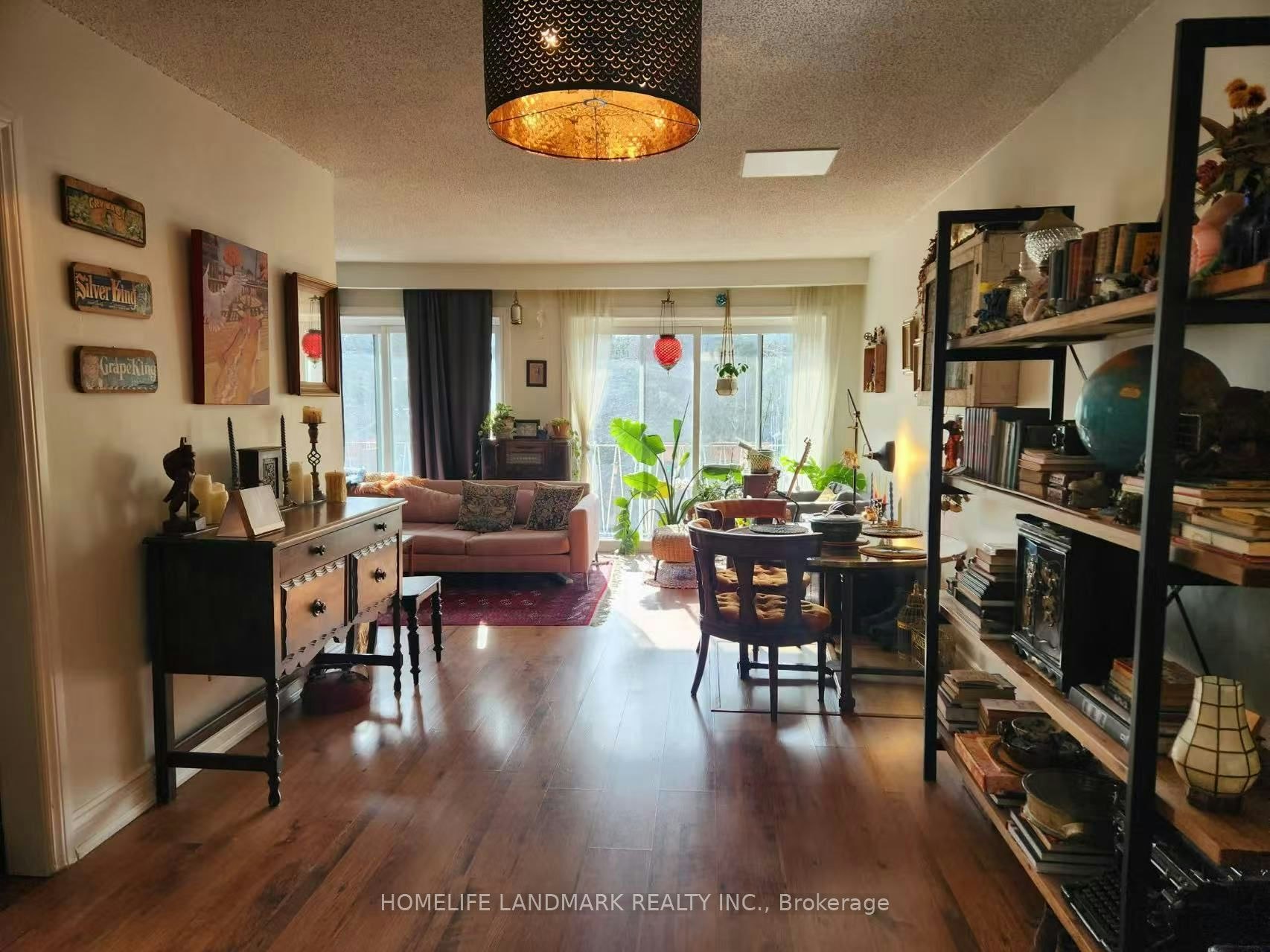 Upper-213 Kenilworth Avenue, Toronto, ON, M4L 3S7 - 3