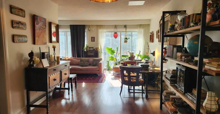 Upper-213 Kenilworth Avenue, Toronto, ON, M4L 3S7 - 3
