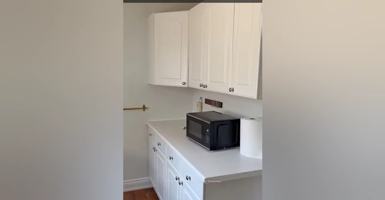Upper-213 Kenilworth Avenue, Toronto, ON, M4L 3S7 - 12