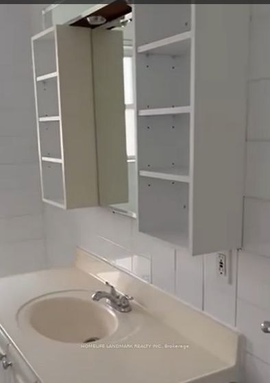 Upper-213 Kenilworth Avenue, Toronto, ON, M4L 3S7 - 15