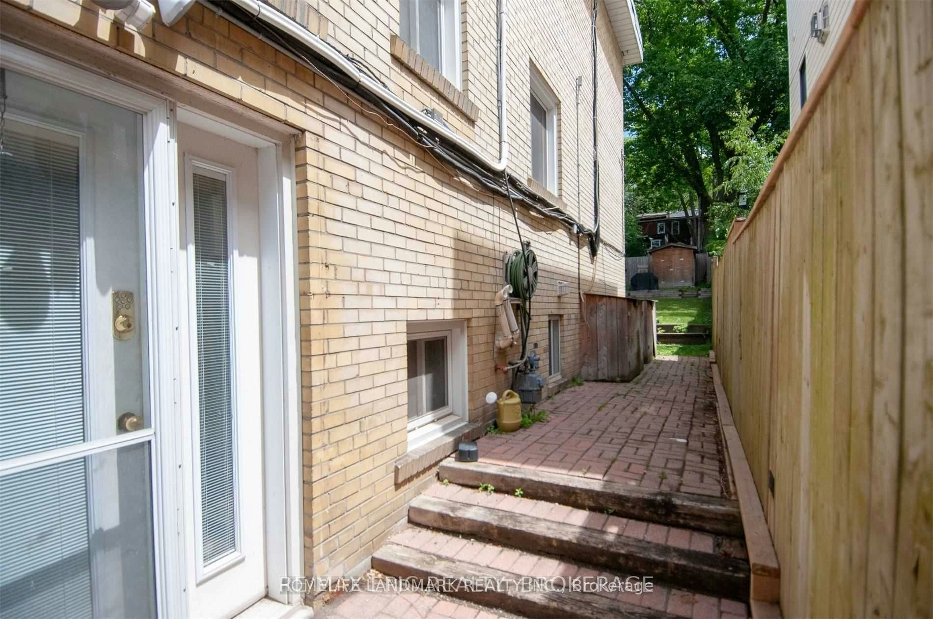 Upper-213 Kenilworth Avenue, Toronto, ON, M4L 3S7 - 19