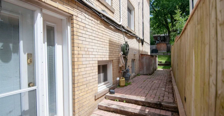 Upper-213 Kenilworth Avenue, Toronto, ON, M4L 3S7 - 19