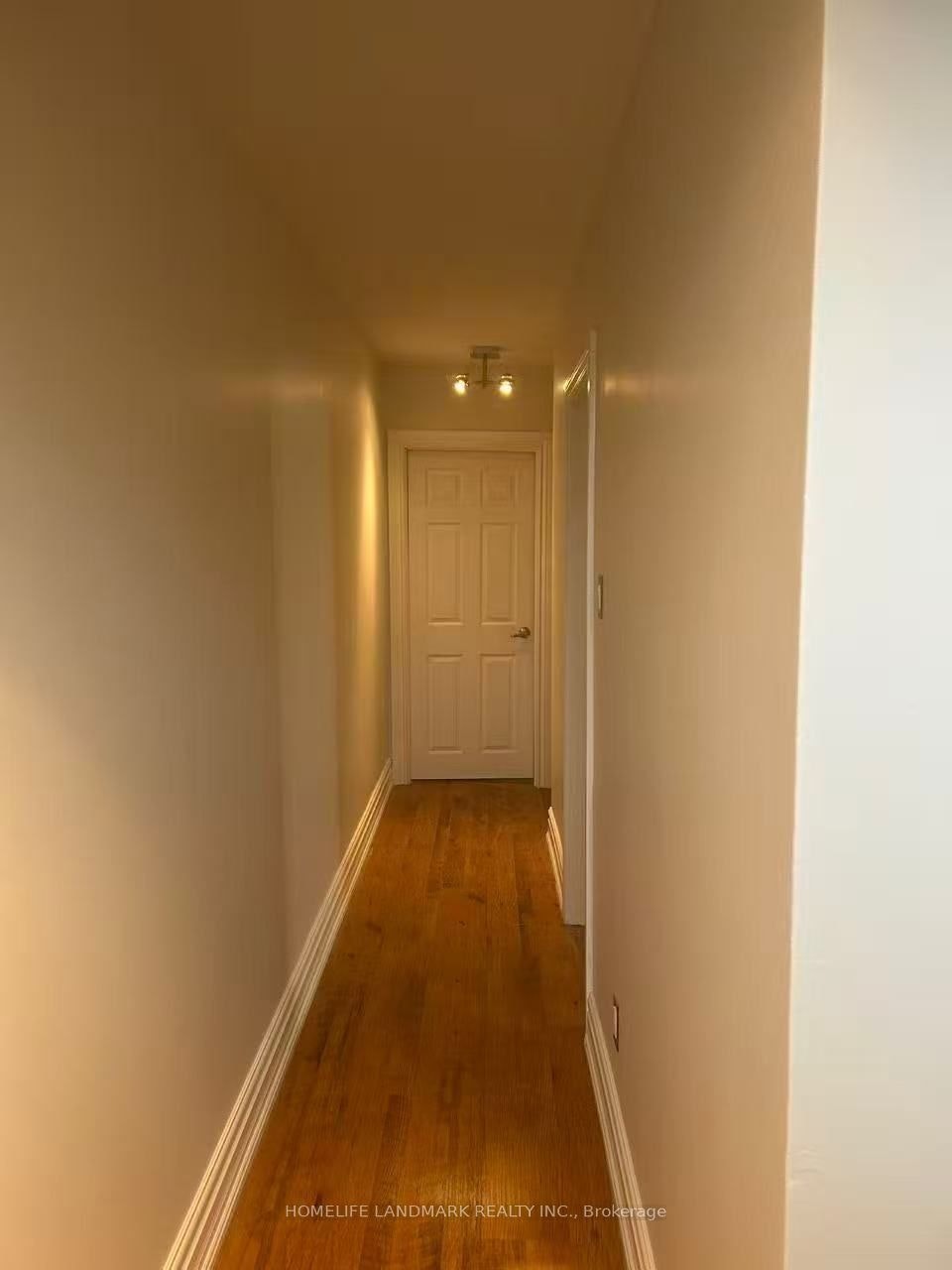 Upper-213 Kenilworth Avenue, Toronto, ON, M4L 3S7 - 4