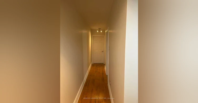 Upper-213 Kenilworth Avenue, Toronto, ON, M4L 3S7 - 4
