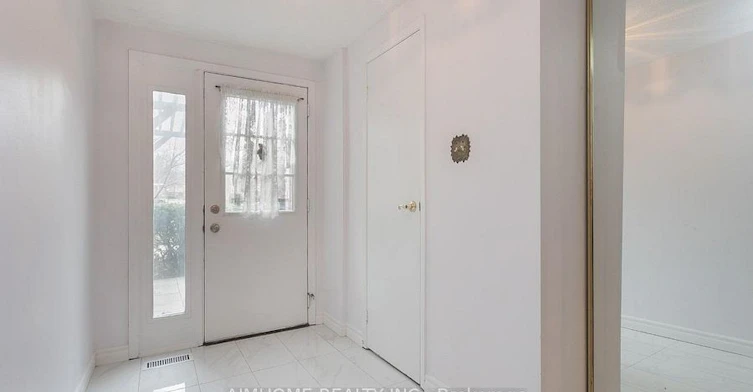 3-30 Chichester Place, Toronto, ON, M1T 3S5 - 3