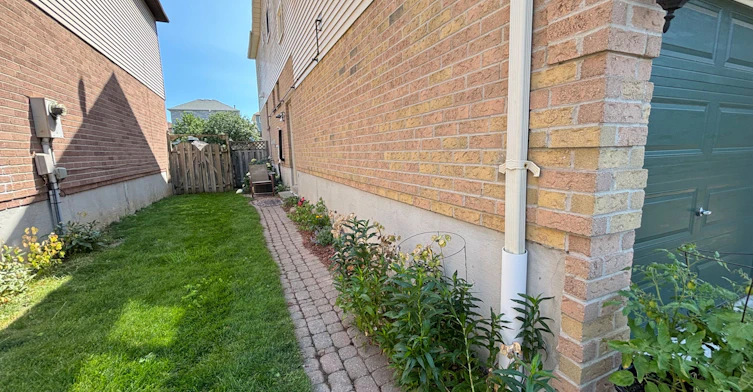 9 Dowers Drive, Ajax, ON, L1T 3C8 - 3