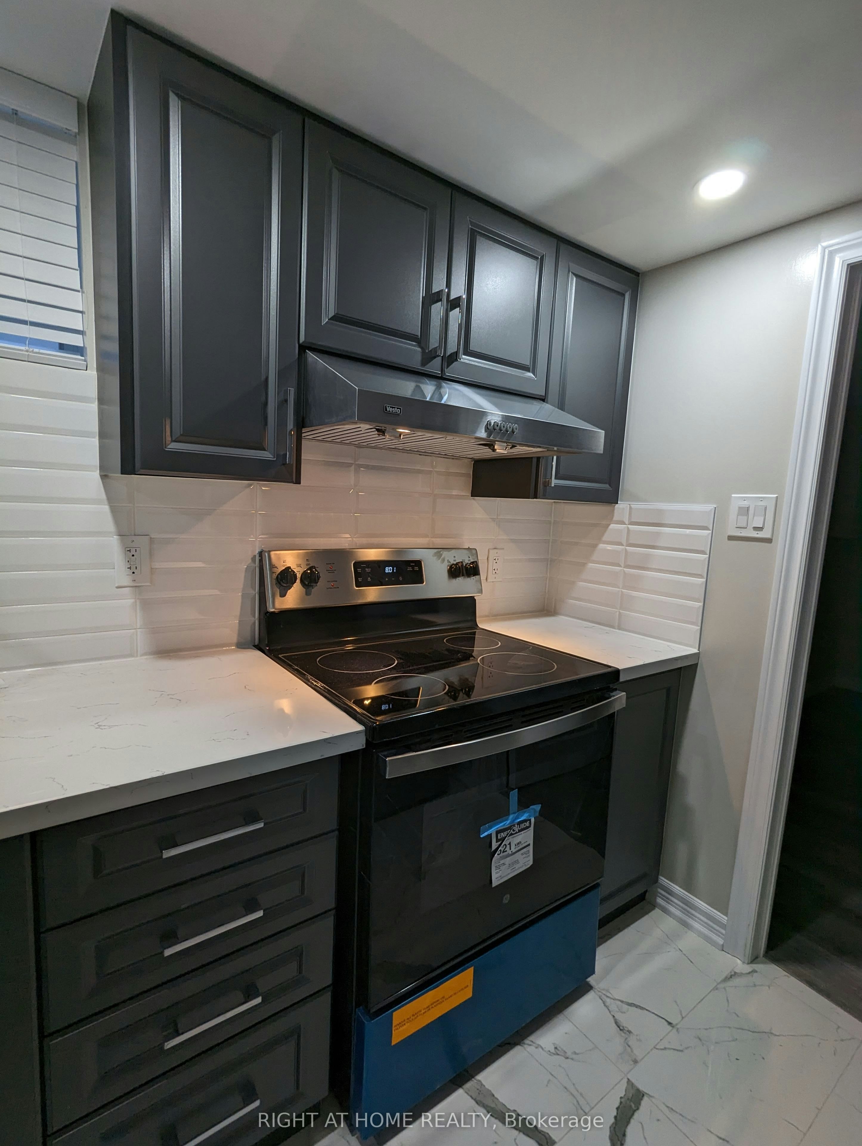 29 Brantford Drive, Toronto, ON, M1W 1E2 - 3