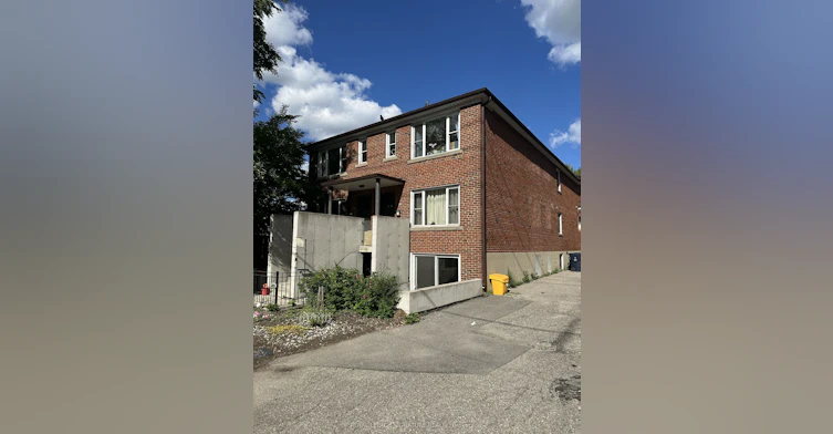 3-1089 Broadview Avenue, Toronto, ON, M4K 2S4