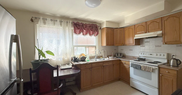Room # 3-8 Medford Avenue, Toronto, ON, M1L 4G2 - 6