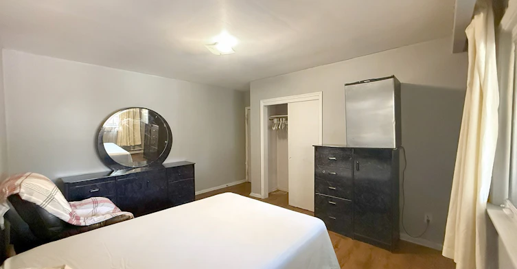 Room # 3-8 Medford Avenue, Toronto, ON, M1L 4G2 - 5