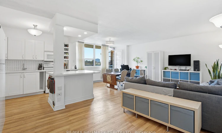 503-180 Markham Road
