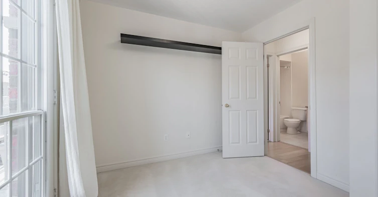 35 Carnahan Terrace, Toronto, ON, M4E 0B1 - 31