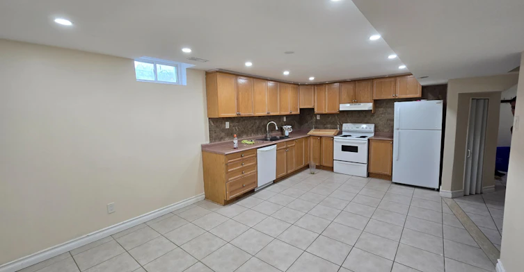 34 Sonley Drive, Whitby, ON, L1R 3B3 - 3
