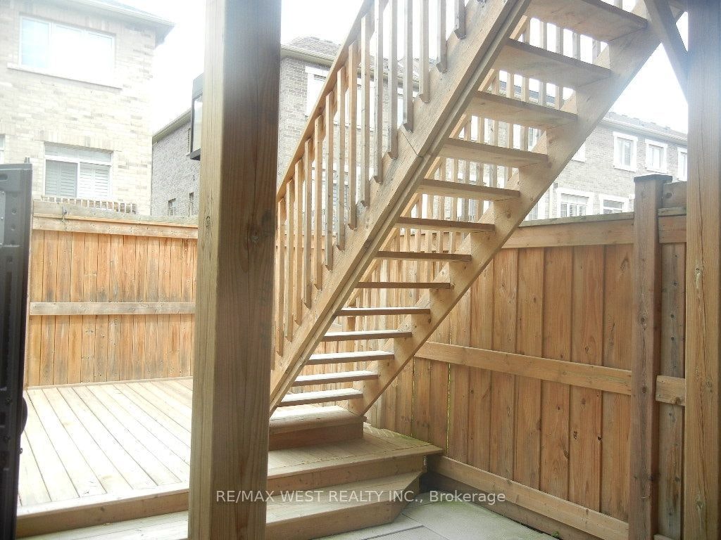 12 Waterstone Way, Whitby, ON, L1N 0M3 - 34