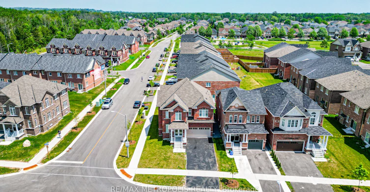 647 Fleetwood Drive, Oshawa, ON, L1K 2V7 - 2