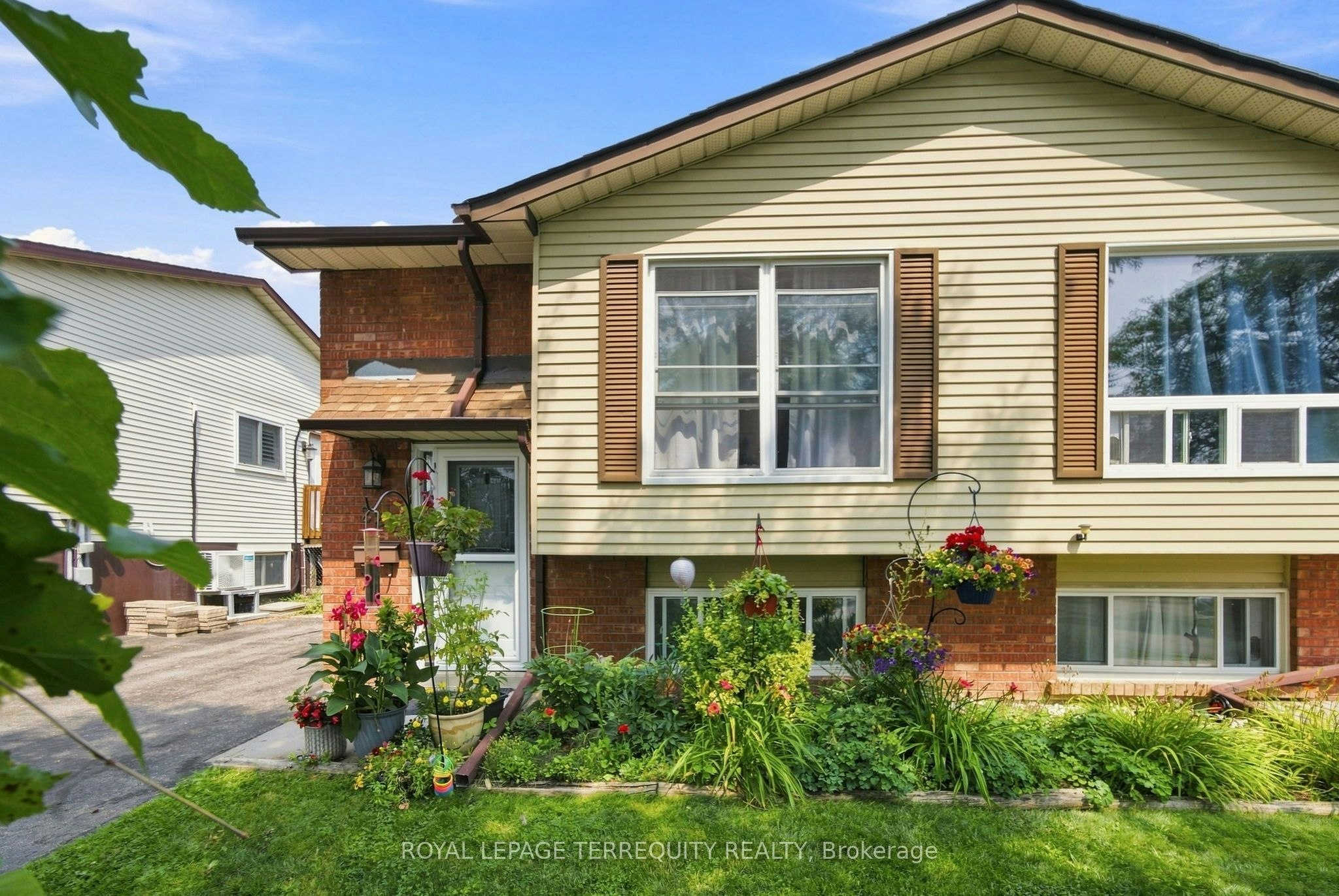 224 Medina Court, Oshawa, ON, L1J 7E1
