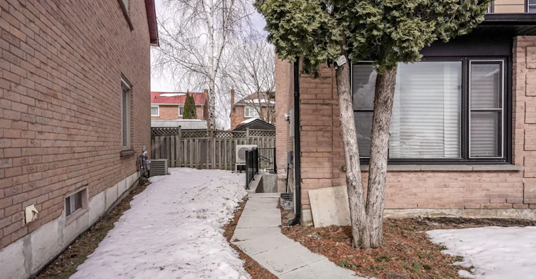 BSMT-570 Springview Drive, Pickering, ON, L1V 4X2 - 2