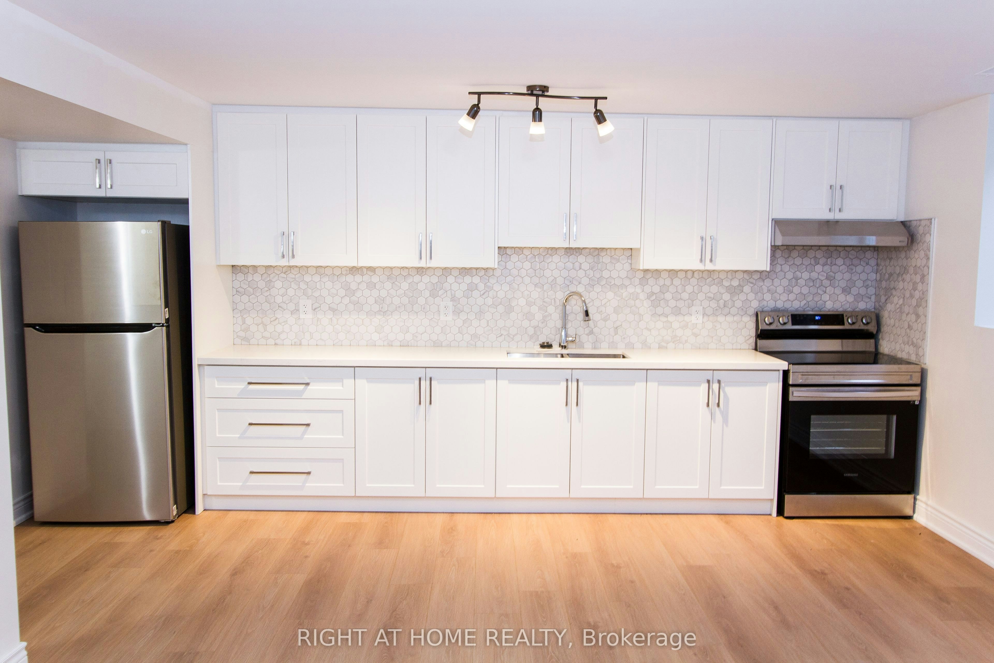 659 Shakespeare Avenue, Oshawa, ON, L1H 3H8 - 2