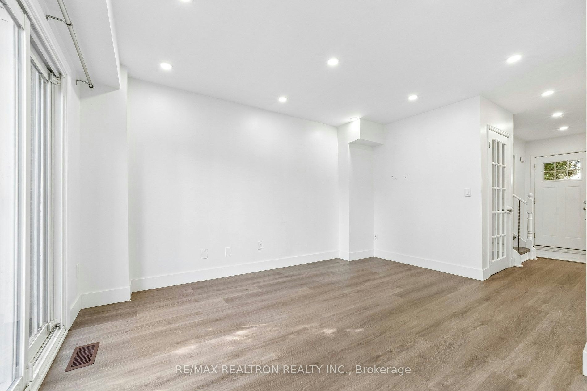 409 Cobblehill Drive, Oshawa, ON, L1K 1Y6 - 8