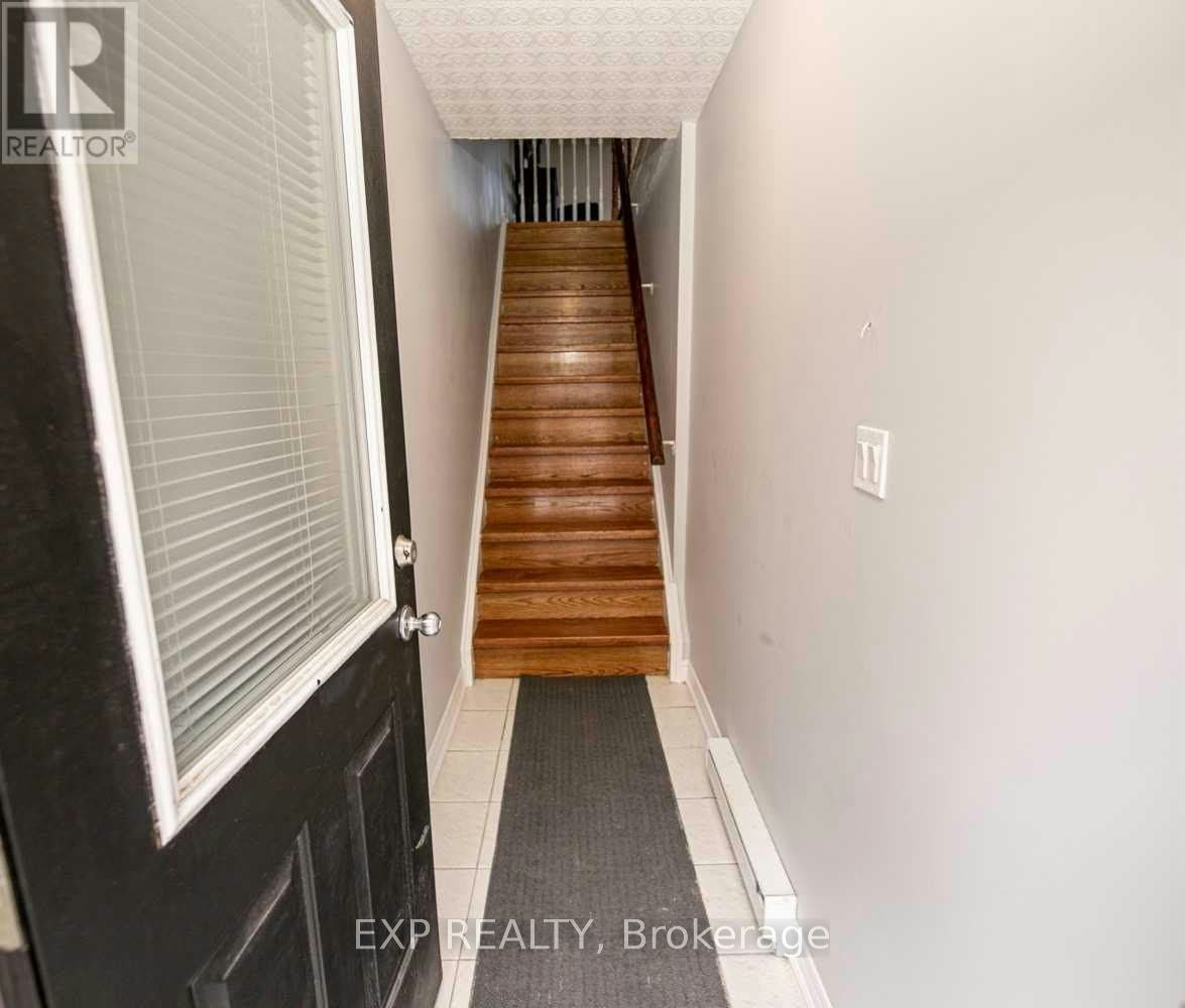 8-901 Kennedy Road, Toronto, ON, M1K 2E9 - 3