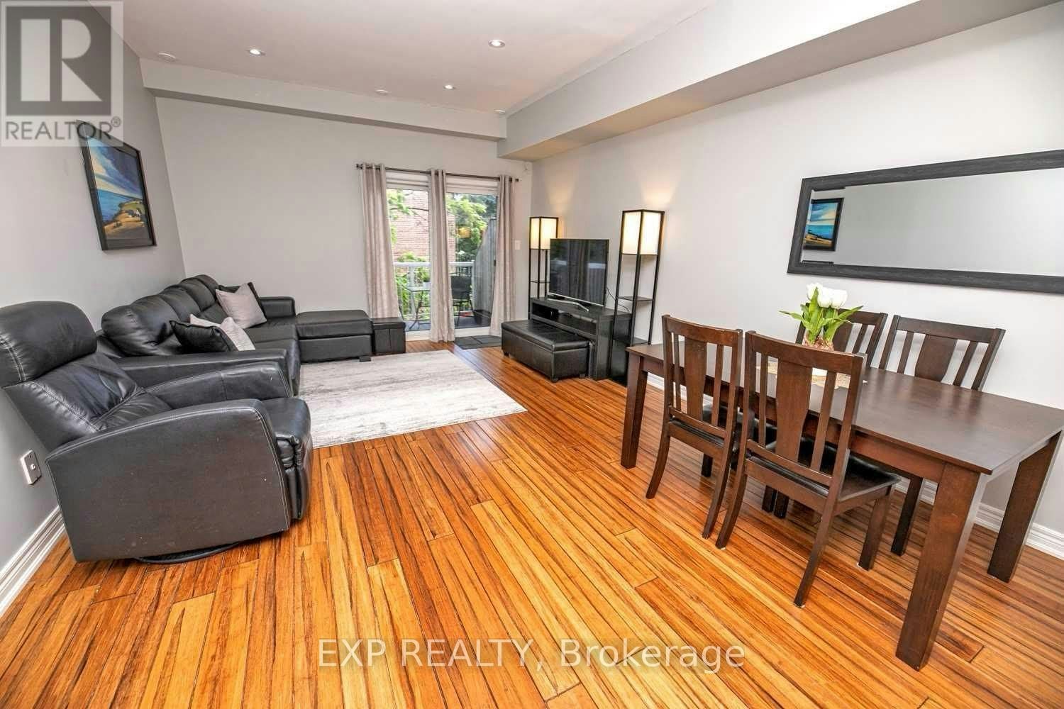8-901 Kennedy Road, Toronto, ON, M1K 2E9 - 4