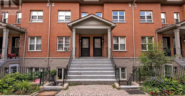 8-901 Kennedy Road, Toronto, ON, M1K 2E9