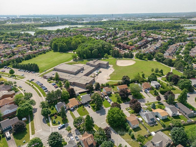 Lower-124 Panter Crescent, Ajax, ON, L1S 3T2 - 26