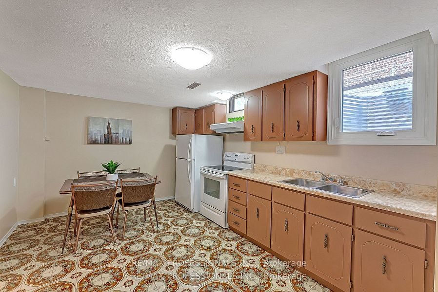 Lower-124 Panter Crescent, Ajax, ON, L1S 3T2 - 6