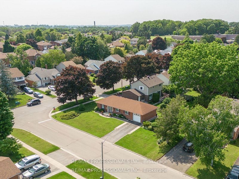 Lower-124 Panter Crescent, Ajax, ON, L1S 3T2 - 23