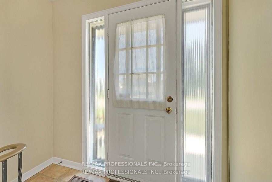 Lower-124 Panter Crescent, Ajax, ON, L1S 3T2 - 4