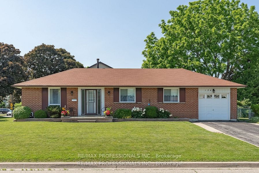 Lower-124 Panter Crescent, Ajax, ON, L1S 3T2 - 2