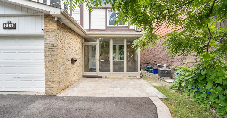 1361 Brands Court, Pickering, ON, L1V 2T2 - 2