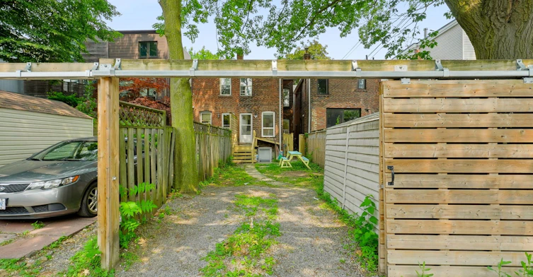 37 Strathcona Avenue, Toronto, ON, M4K 1K6 - 16