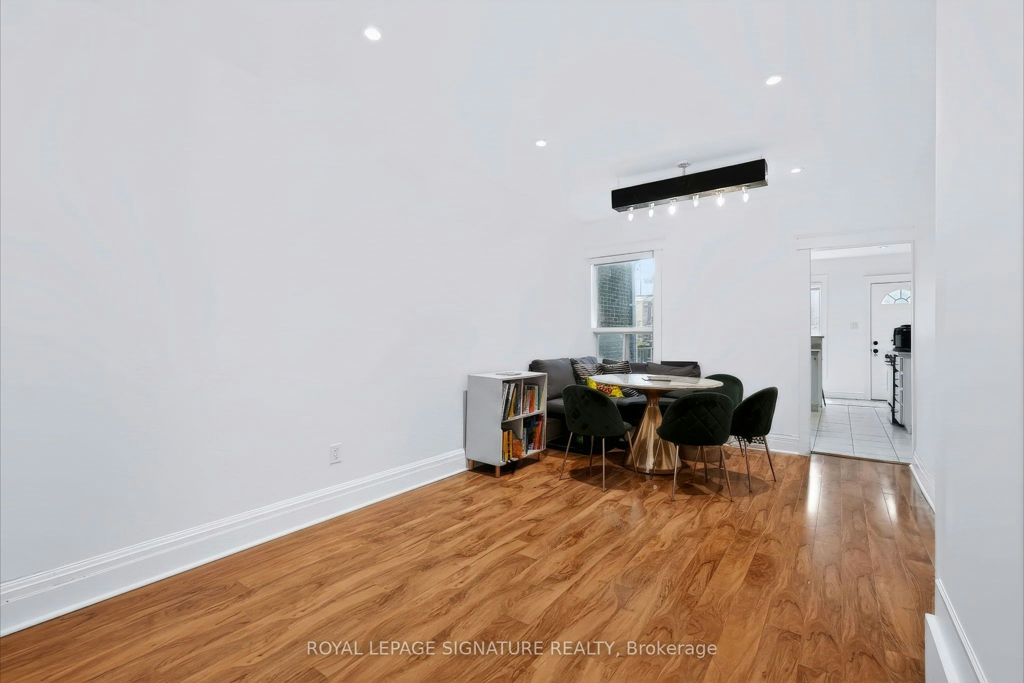 37 Strathcona Avenue, Toronto, ON, M4K 1K6 - 6