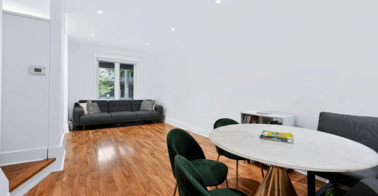37 Strathcona Avenue, Toronto, ON, M4K 1K6 - 4