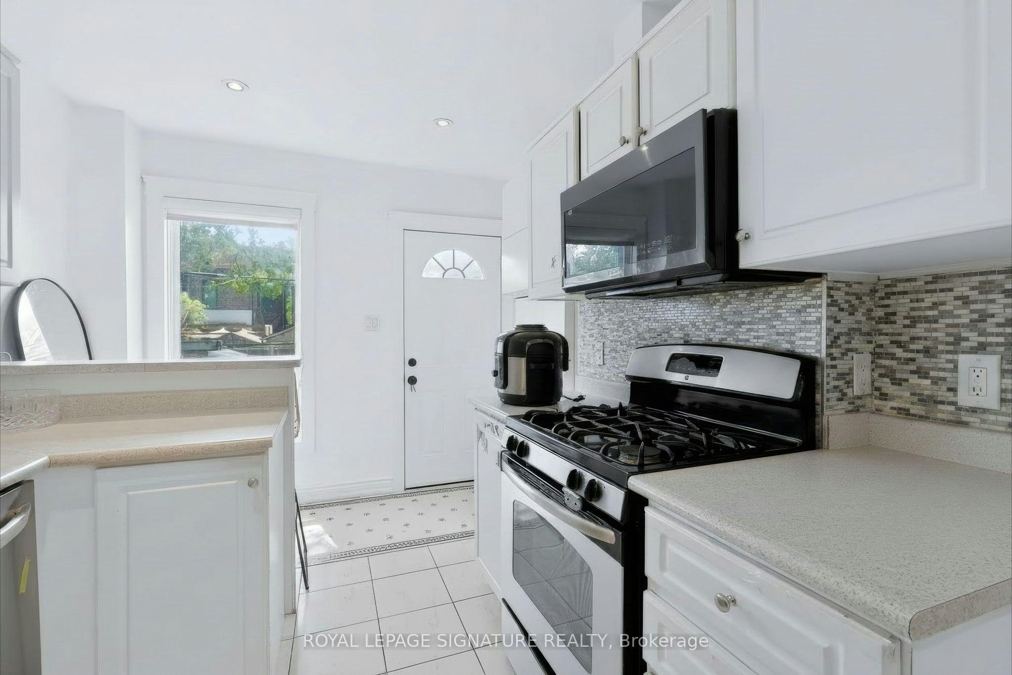 37 Strathcona Avenue, Toronto, ON, M4K 1K6 - 9