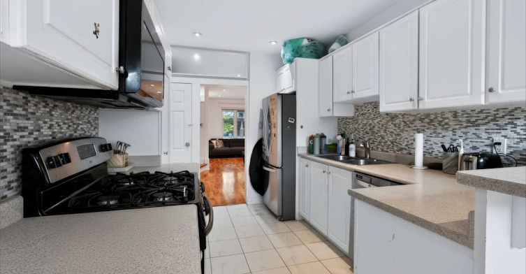 37 Strathcona Avenue, Toronto, ON, M4K 1K6 - 10