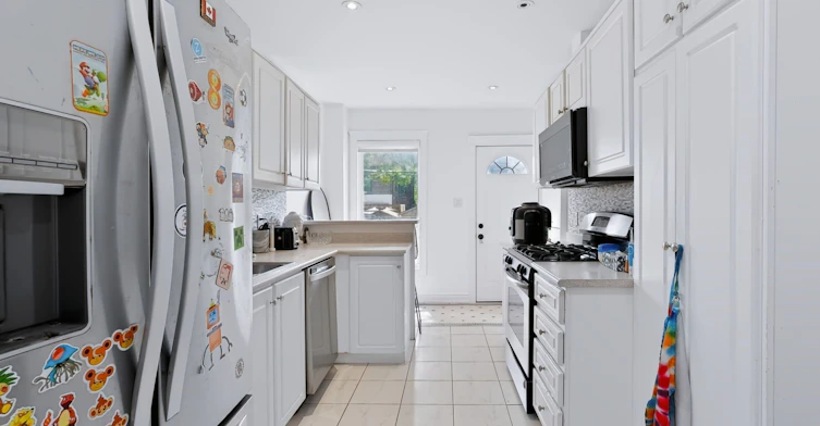 37 Strathcona Avenue, Toronto, ON, M4K 1K6 - 7
