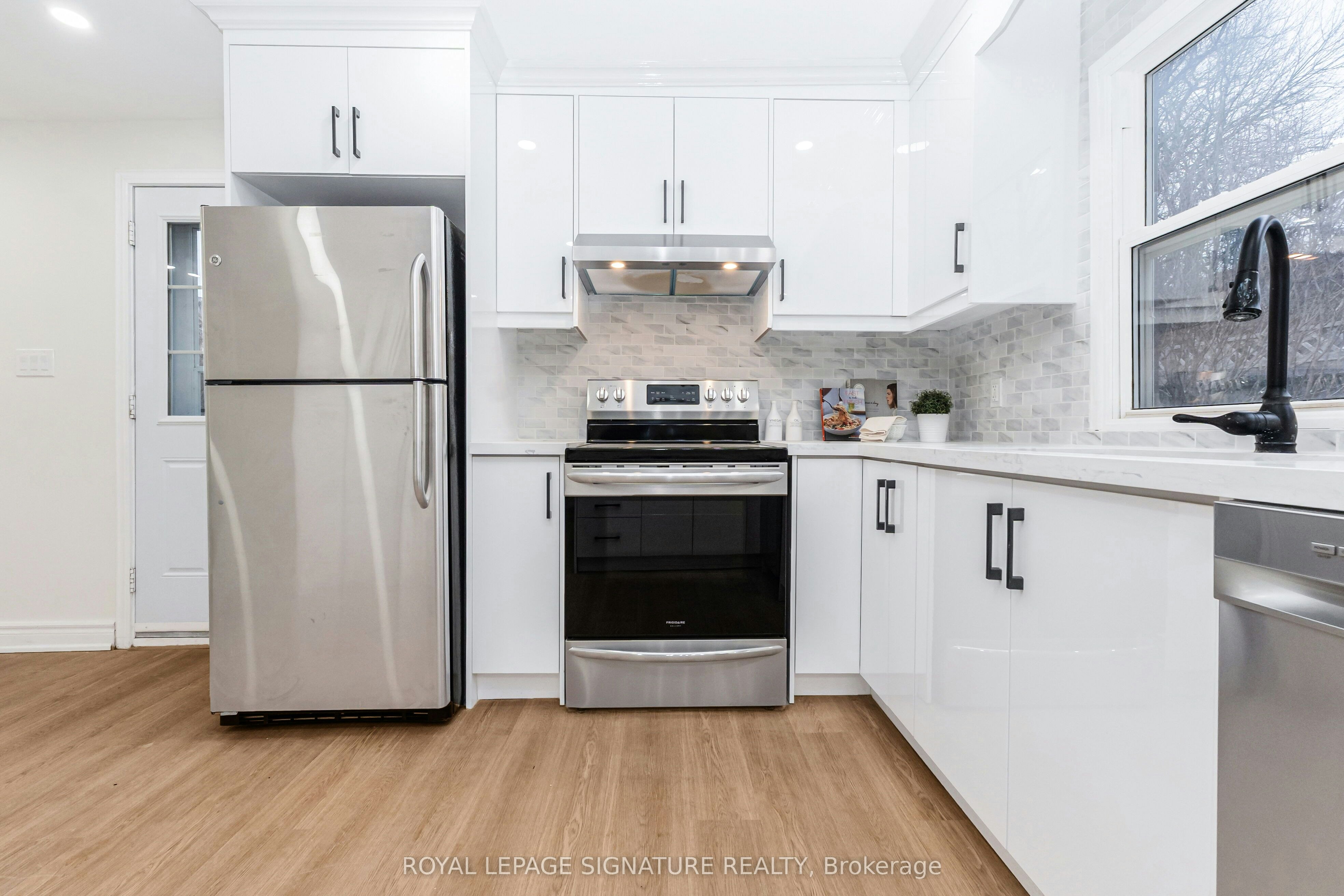377 Adelaide Avenue W, Oshawa, ON, L1J 2R7 - 9