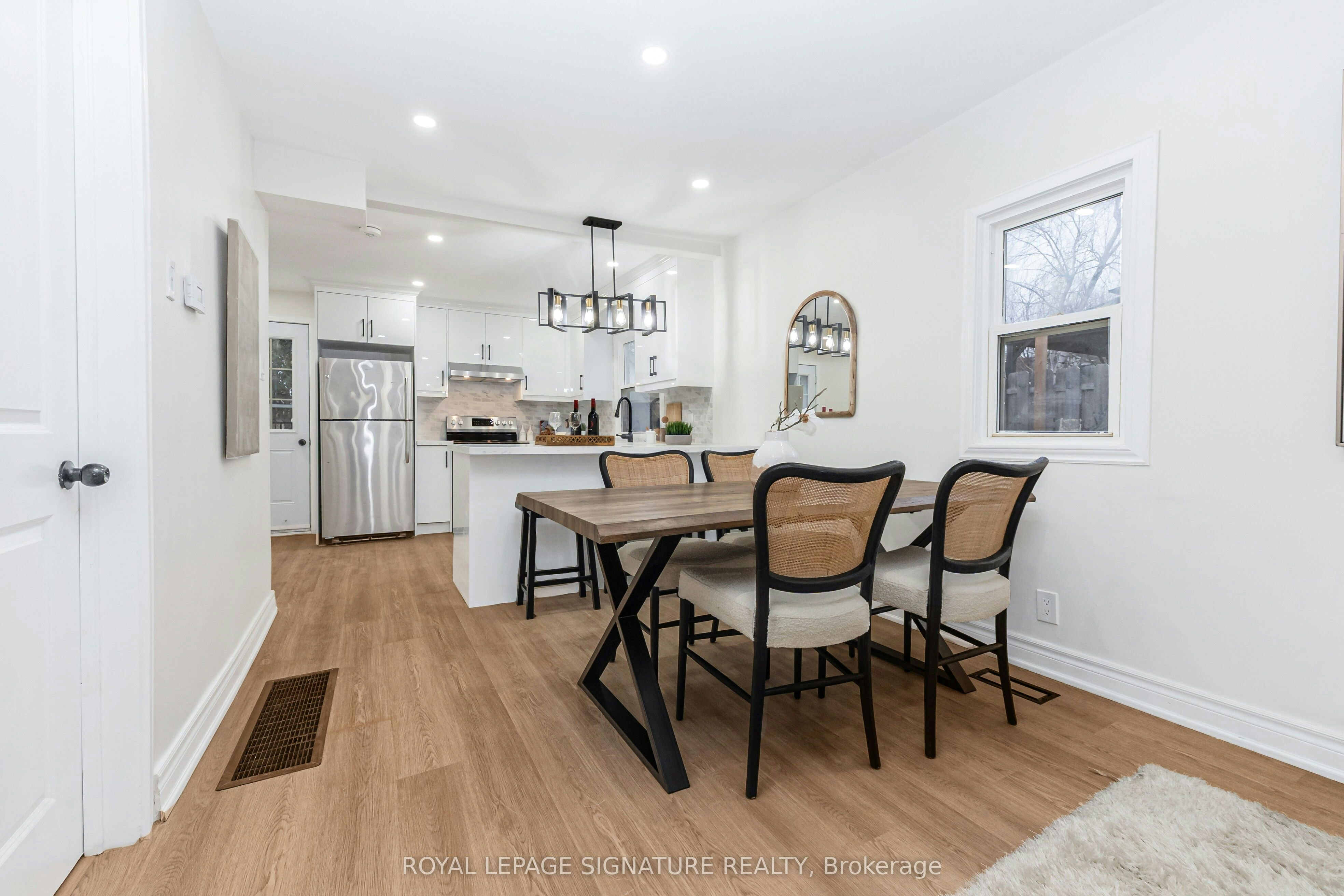 377 Adelaide Avenue W, Oshawa, ON, L1J 2R7 - 5
