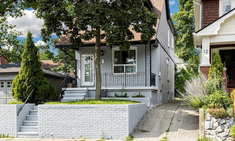 8 Harris Avenue