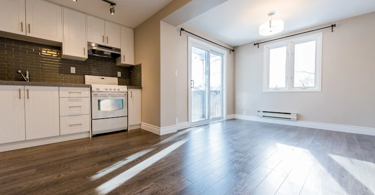 2-258 Kenilworth Avenue, Toronto, ON, M4L 3S8
