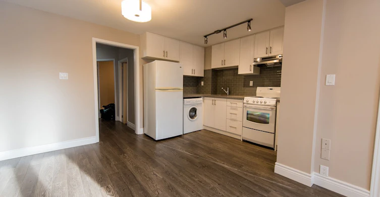 2-258 Kenilworth Avenue, Toronto, ON, M4L 3S8 - 3
